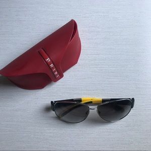 PRADA Gray avaiator with color block sides